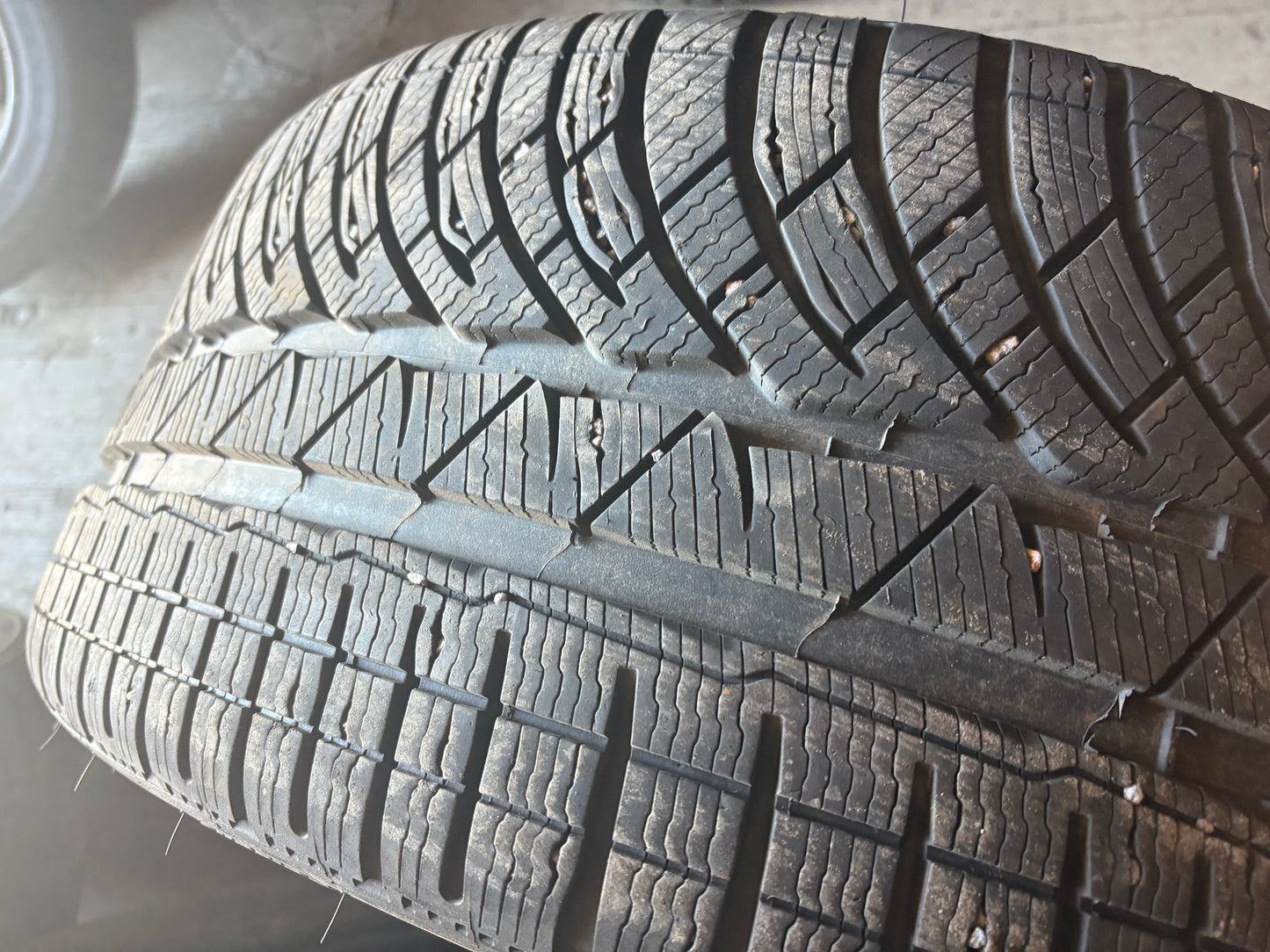 1 pneu d hiver 255/35r21 michelin a l etat neuf