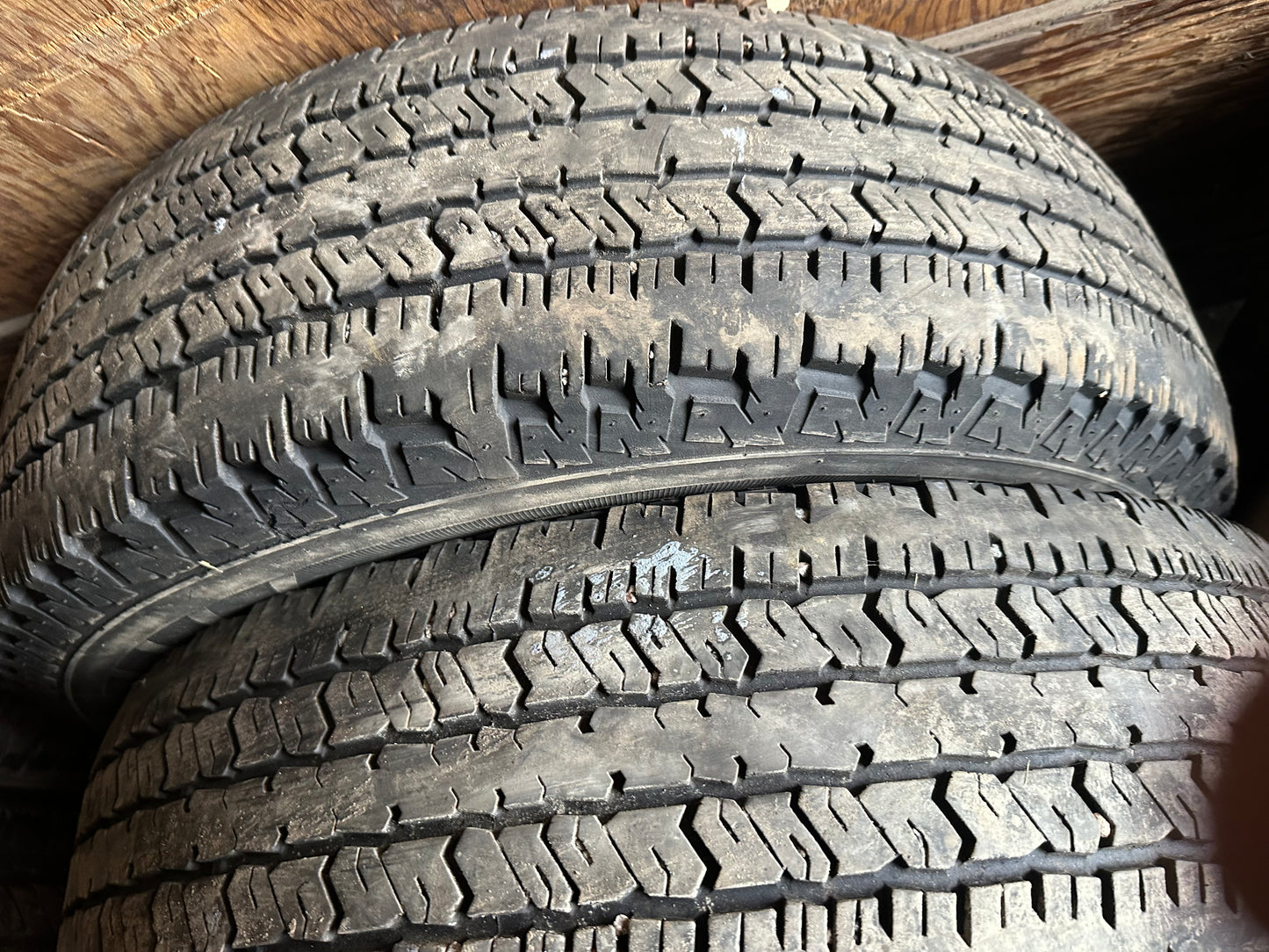 2 pneus d ete 235/75r17 hankook en bon etat