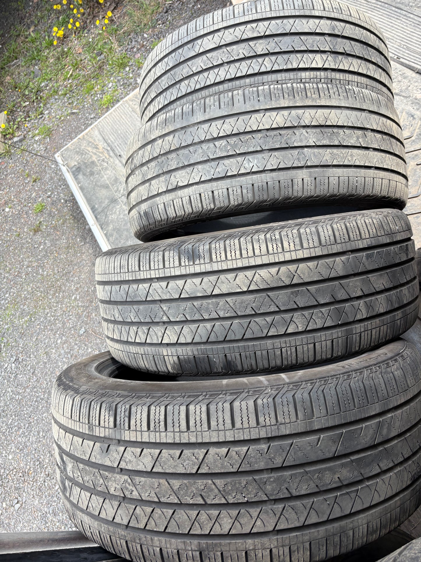 4 pneus d ete 255/45r20 continental en bon etat