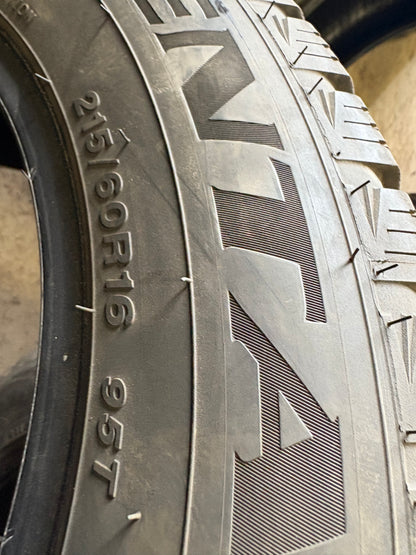 2 pneus d hiver 215/60r16 centara