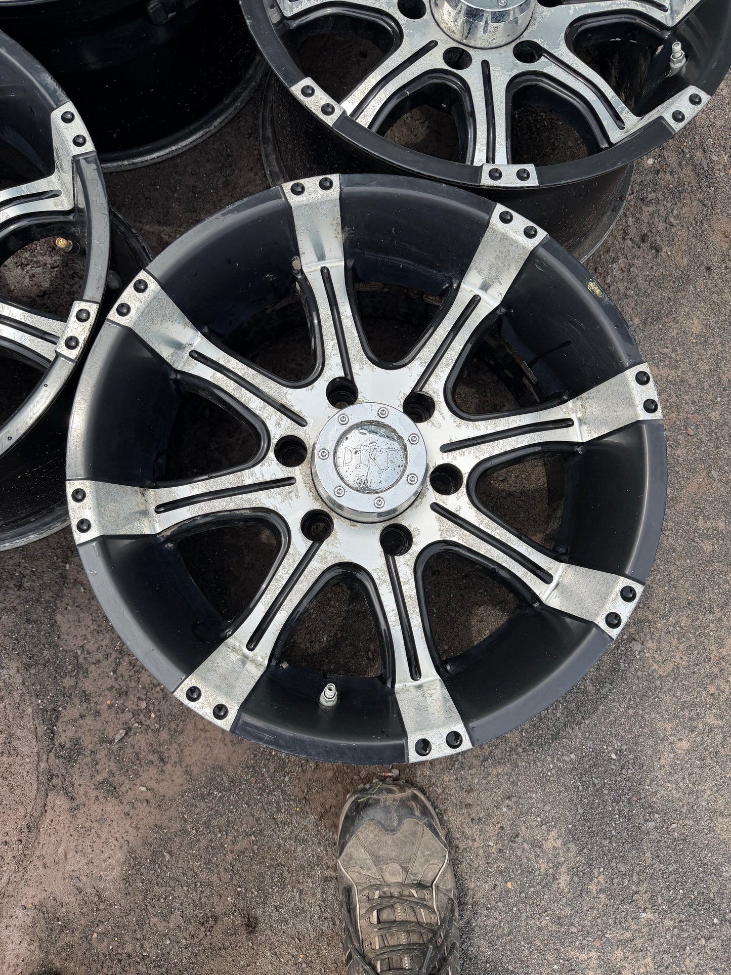 4 mags 17 pouces 6x139.7 en bon état