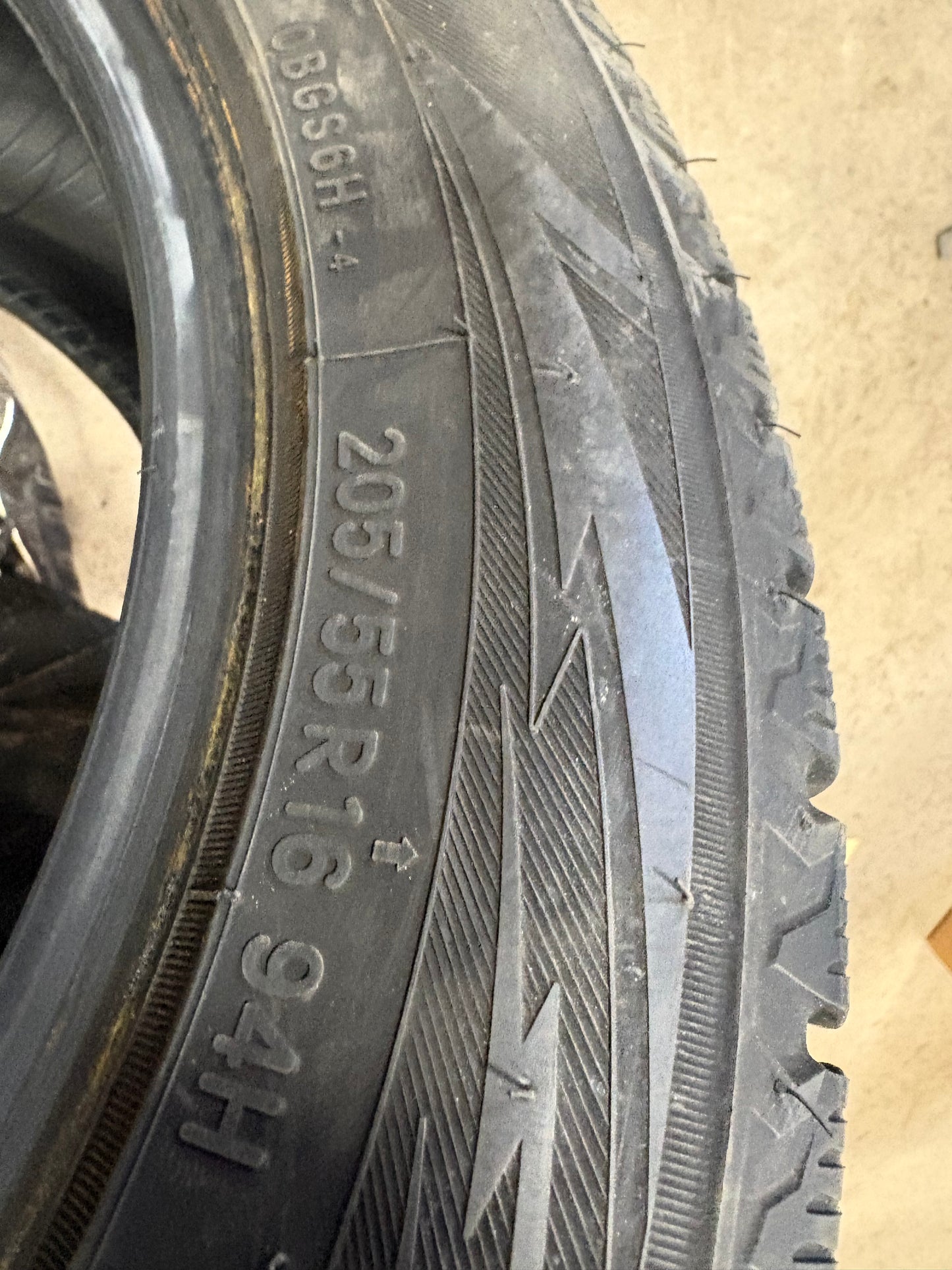 4 pneus d hiver 205/55r16 toyo a l etat neuf