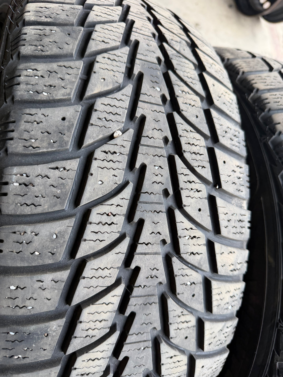 4 pneus d hiver 215/55r17 good year