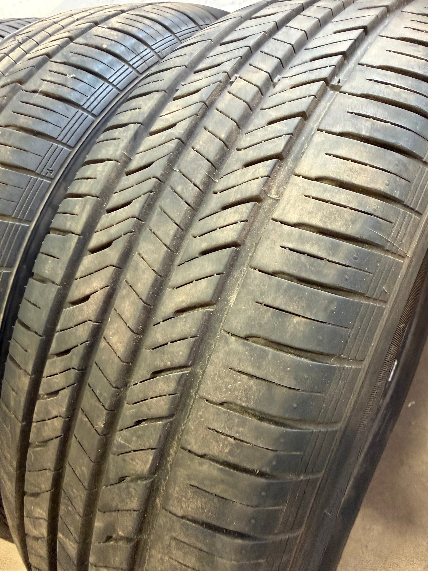 4 pneus d ete 205/60r16 laufenn en tres bon etat