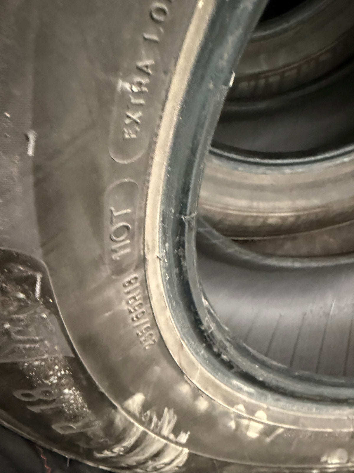 4 pneus d hiver 235/65r18 michelin a l état neuf