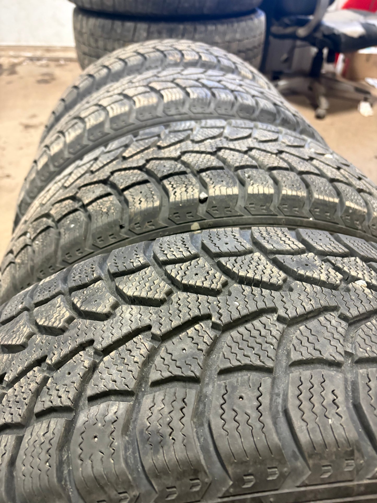 4 pneus d hiver 205/55r16 rovelo a l état neuf