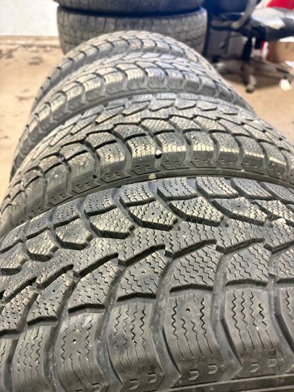 4 pneus d hiver 205/55r16 rovelo a l état neuf