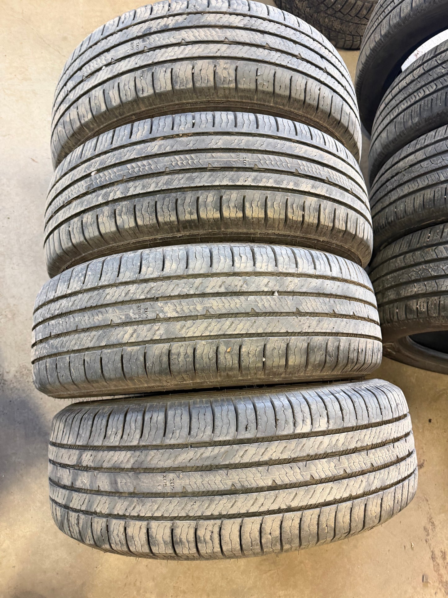 4 pneus d ete 225/65r17 nokian en bon état