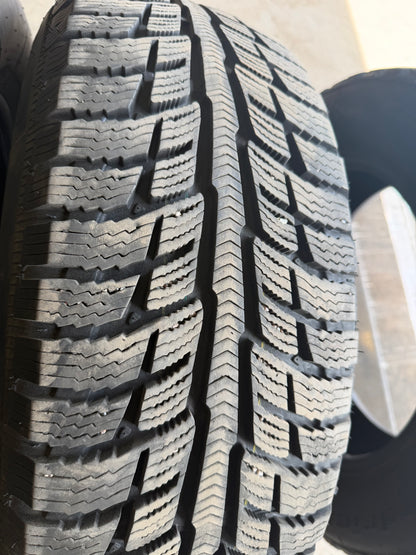 2 pneus d hiver 225/65r17 bf goodrich en tres bon état