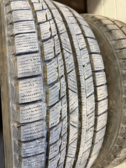 4 pneus d hiver 205/55r16 firemax en bon état