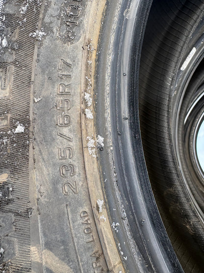4 pneus d hiver 235/65r17 dunlop en tres bon etat