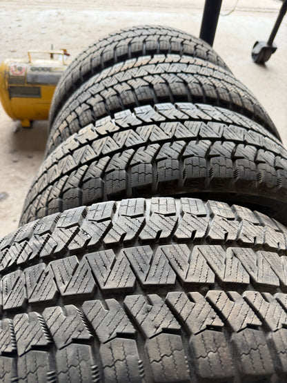 4 pneus d hiver 185/55r15 Bridgestone a l etat neuf