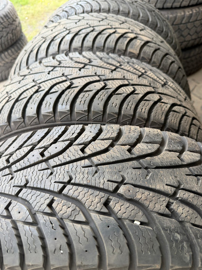 4 pneus d hiver 215/60r17 maxxis en tres bon état