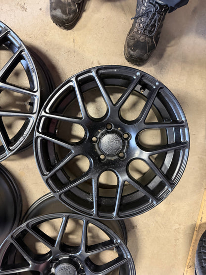 4 mags rtx 17 pouces 5x112 en bon état