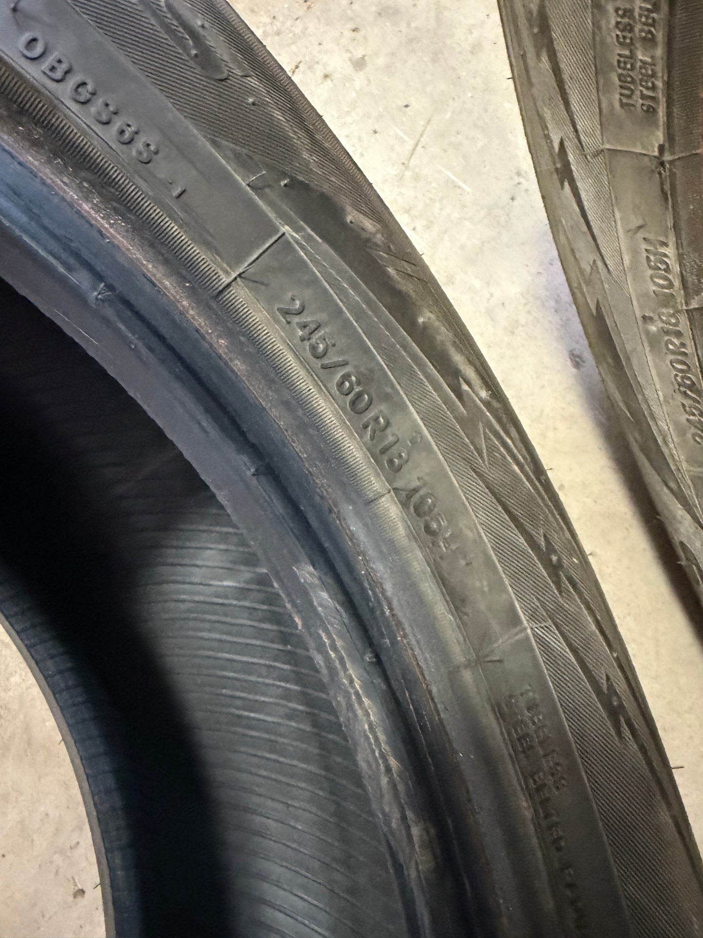 4 pneus d hiver 245/60r18 toyo en bon état