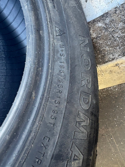 2 pneus d hiver 195/65r15 nokian a clous en bon etat