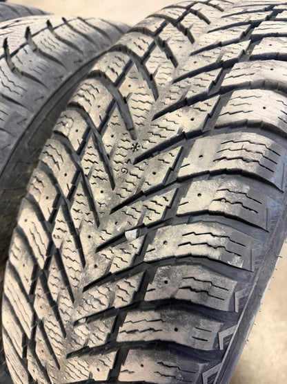 4 pneus d hiver 225/65r17 nokian en tres bon état
