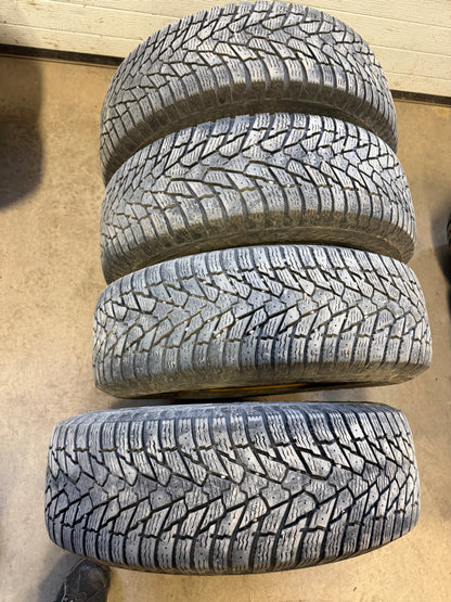 4 pneus d hiver 215/65r17 gt radial en bon état