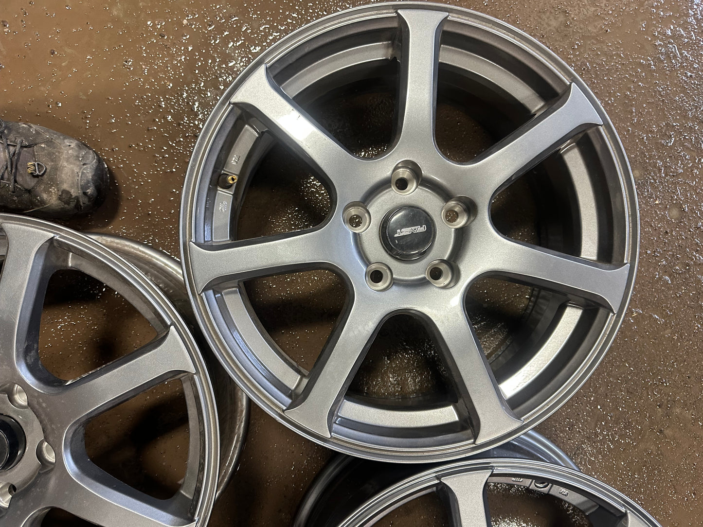 4 mags fast 17 pouces 5x114.3 neuf en liquidation