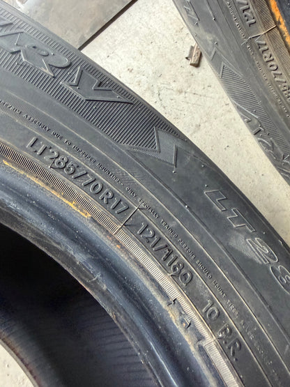 4 pneus d hiver lt 265/70r17 toyo 10 plies
