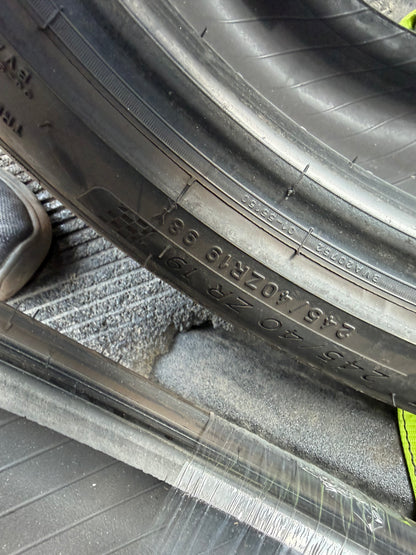 4 pneus d ete 2x 245/40r19 et 2x 275/40r19 michelin a l état neuf