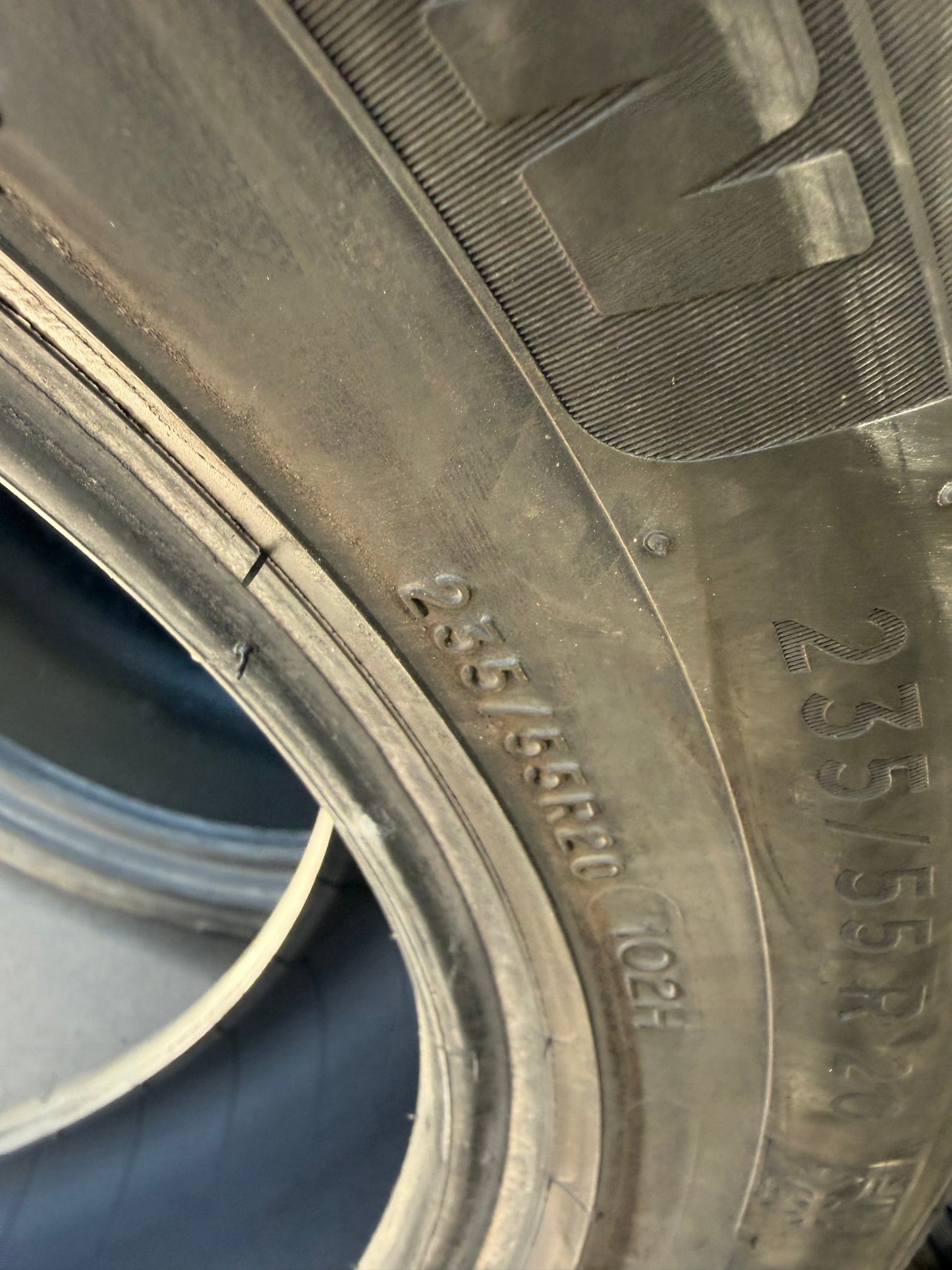 1 pneu d hiver 235/55r20 Michelin en bon état
