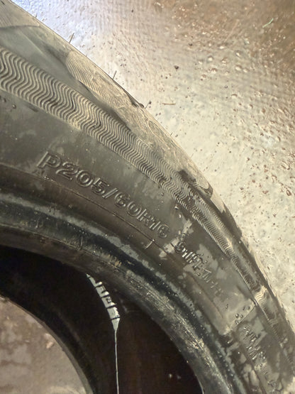 4 pneus d ete 205/60r16 Bridgestone en bon état