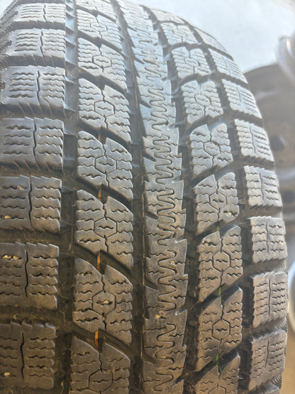 2 pneus d hiver 225/55r18 toyo en tres bon etat