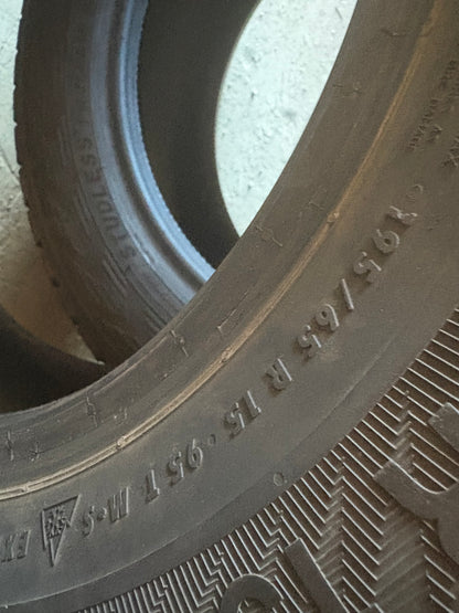 1 pneu d hiver 195/65r15 gislaved en bon état