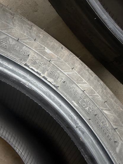 2 pneus d hiver 245/65r17 nokian a clou a l etat neuf