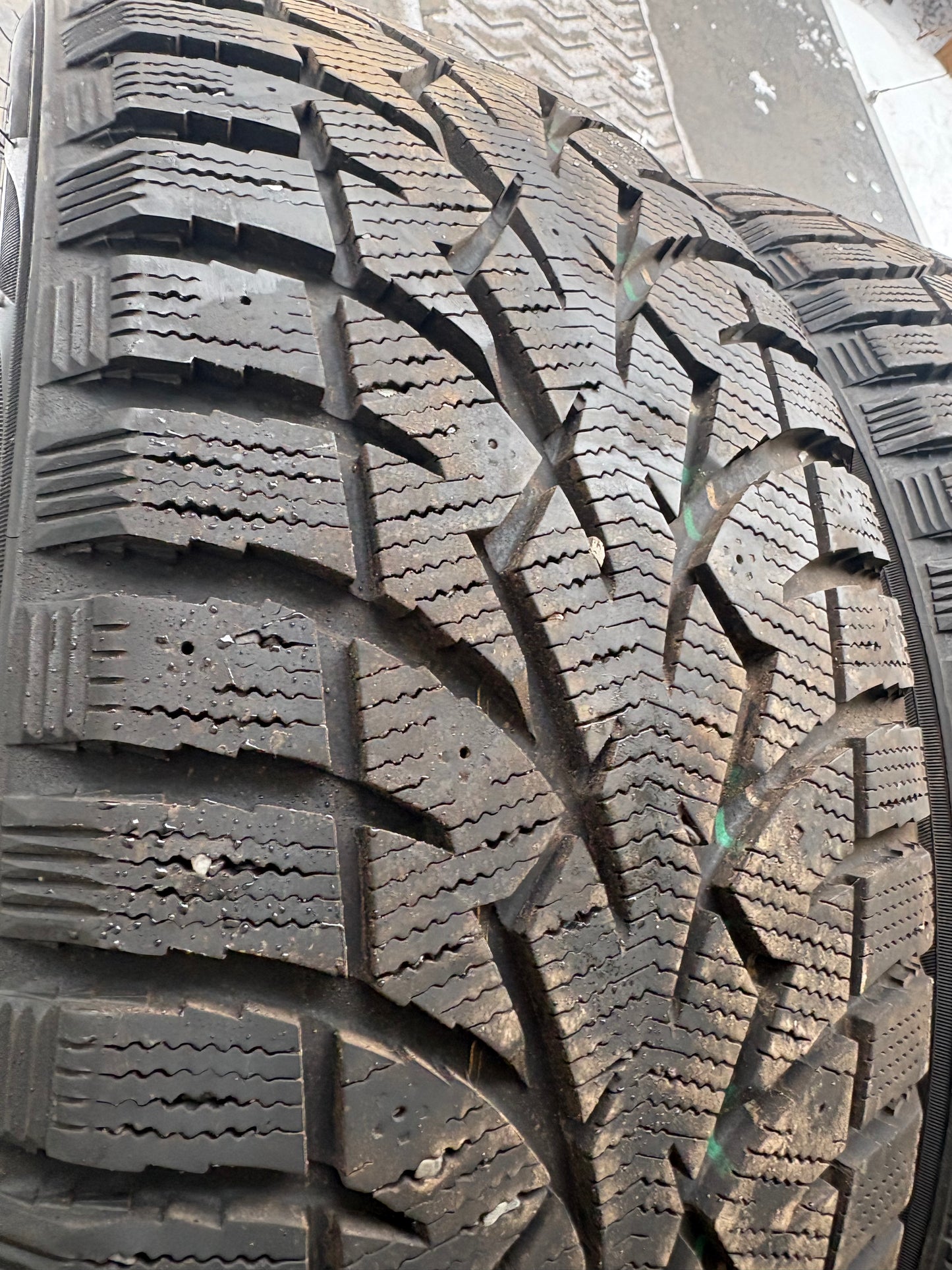 4 pneus d hiver 255/55r20 toyo a l etat neuf