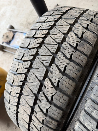 4 pneus d hiver 185/55r15 Bridgestone a l etat neuf