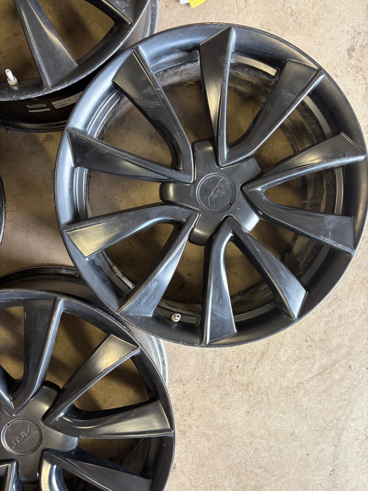 4 mags dai 19 pouces 5x114.3 avec capteur pour tesla