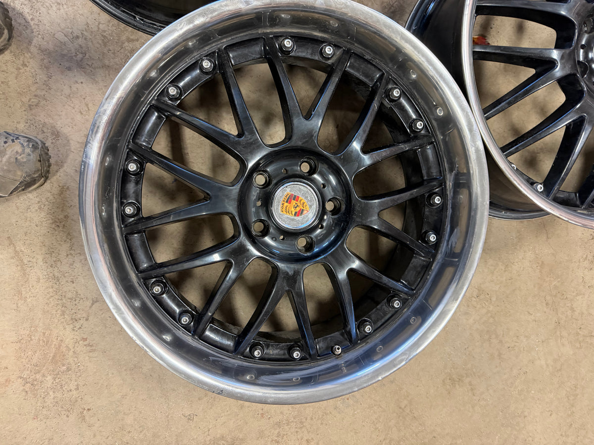 4 mags porsche 22 pouces 5x130 en tres bon état