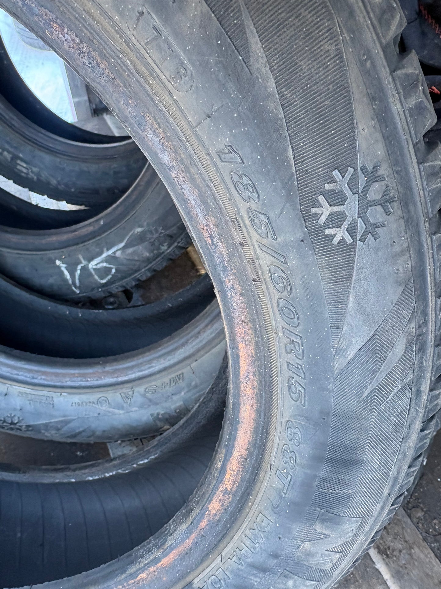 4 pneus d hiver 185/60r15 nexen