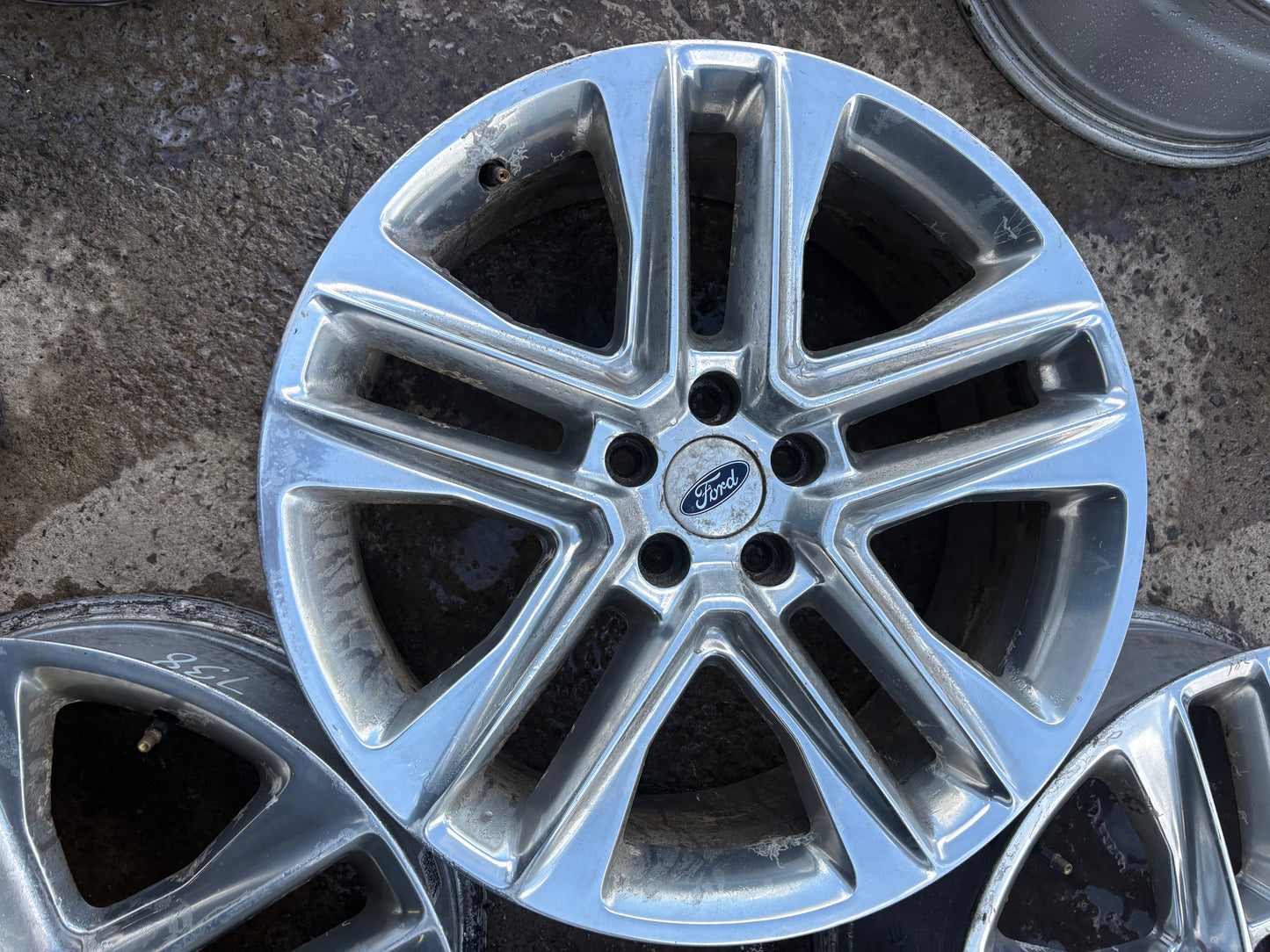4 mags ford 20 pouces 5x114.3 avec valves tpms