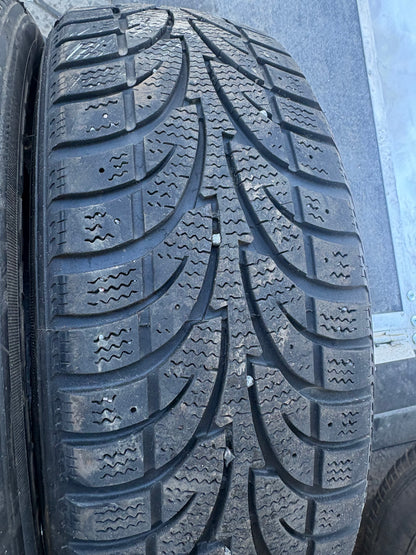 2 pneus d hiver 195/65r15 sailum en bon état