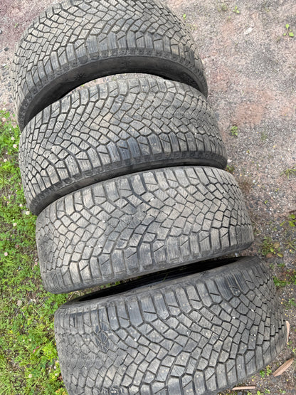 4 pneus d hiver 265/45r21 continental a l etat neuf
