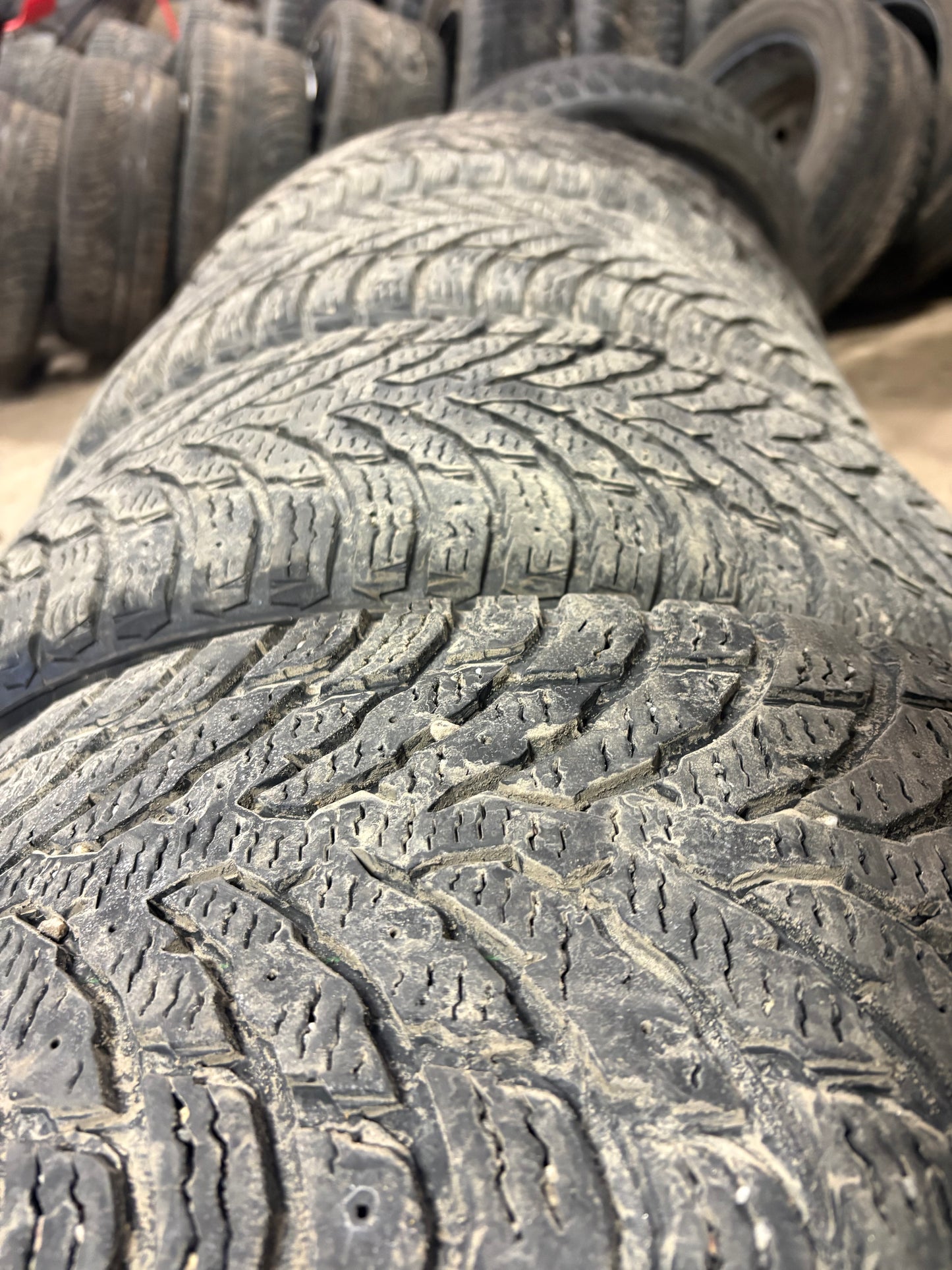 4 pneus d hiver 225/50r18 nokian run flat en tres bon état