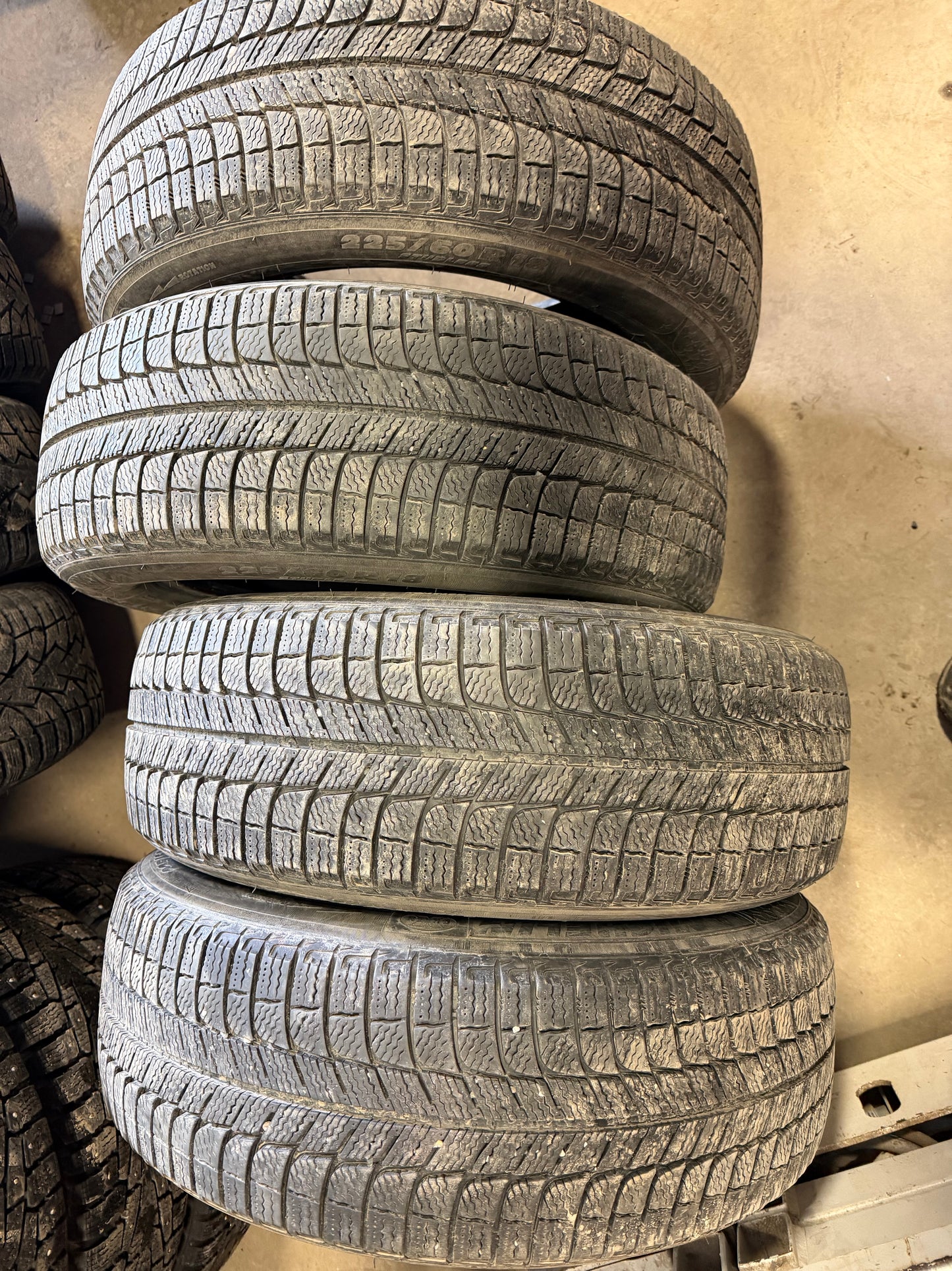 4 pneus d hiver 225/60r18 michelin a l état neuf