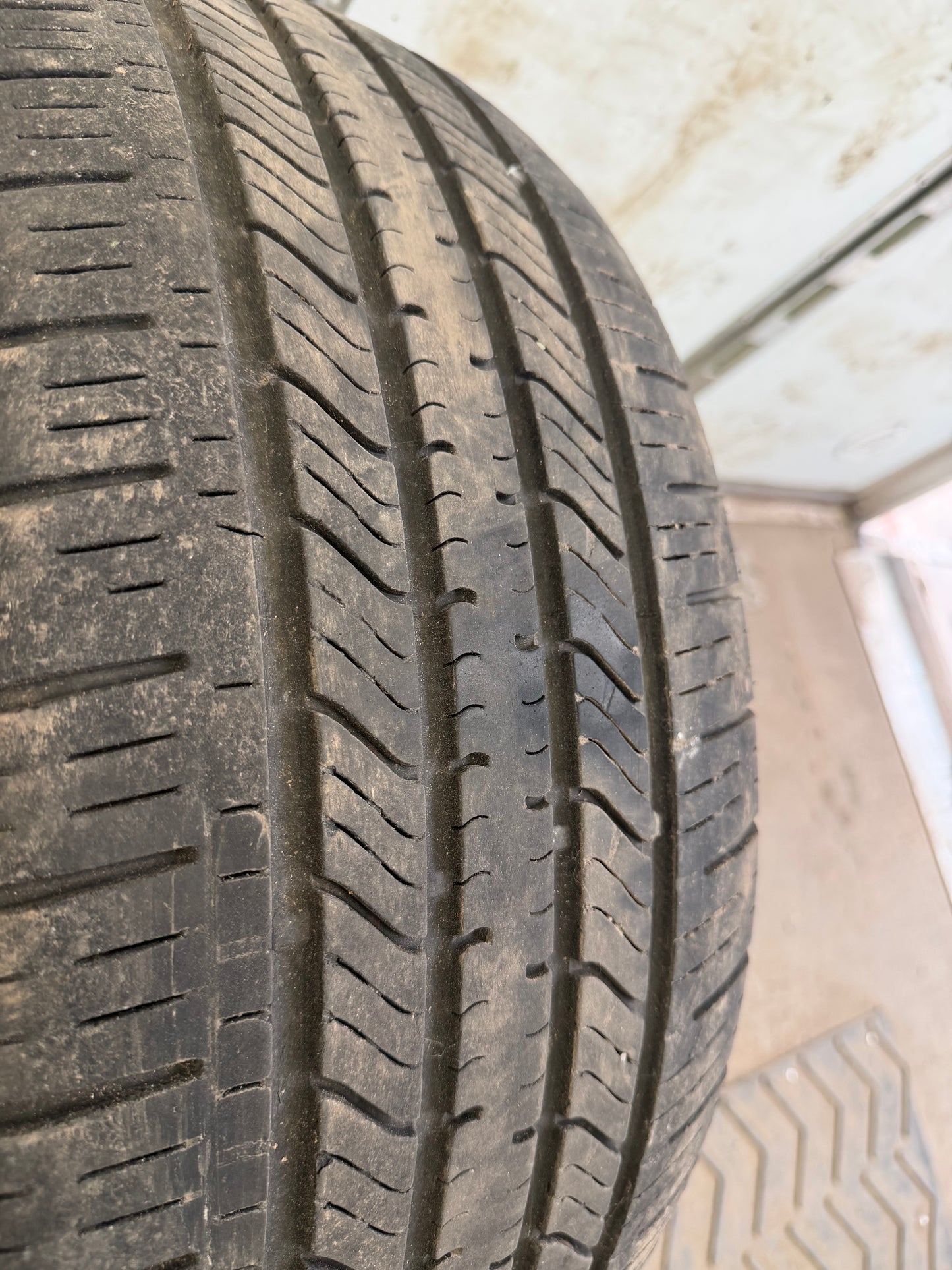 4 pneus d ete 235/55r17 gt radial en bon etat