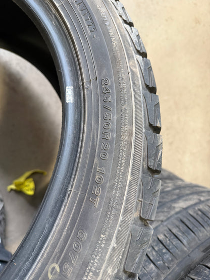 4 pneus d hiver 245/50r20 Yokohama en tres bon etat