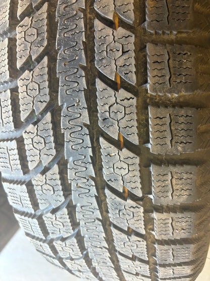 1 pneu d hiver 225/55r18 toyo en bon etat