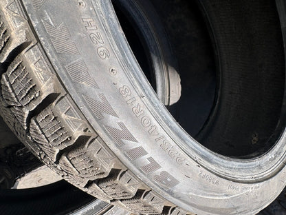 2 pneus hiver 225/40r18 et 2 pneus 255/35r18 Bridgestone a l état neuf