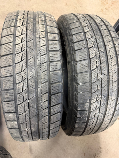 2 pneus d hiver 205/60r16 nereus en bon etat