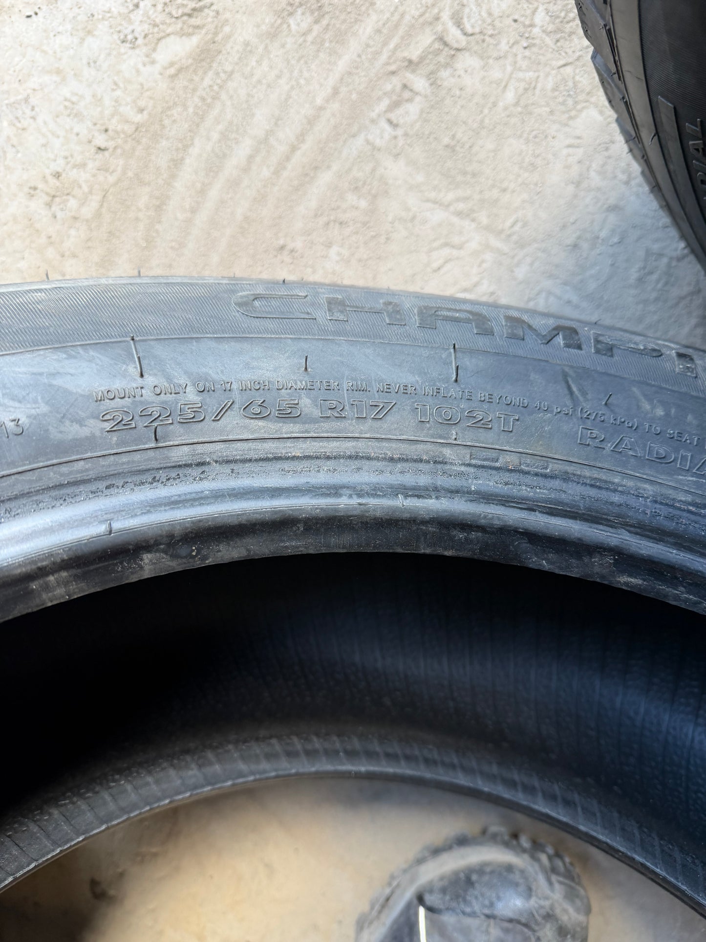 4 pneus d hiver 225/65r17 gt radial en très bon état