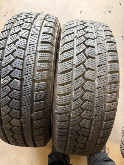 2 pneus d hiver 185/60r15 hiffly a l etat neuf