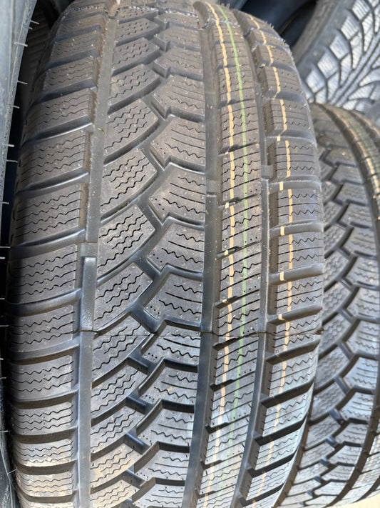 4 pneus d hiver neufs 215/55r17 ovation