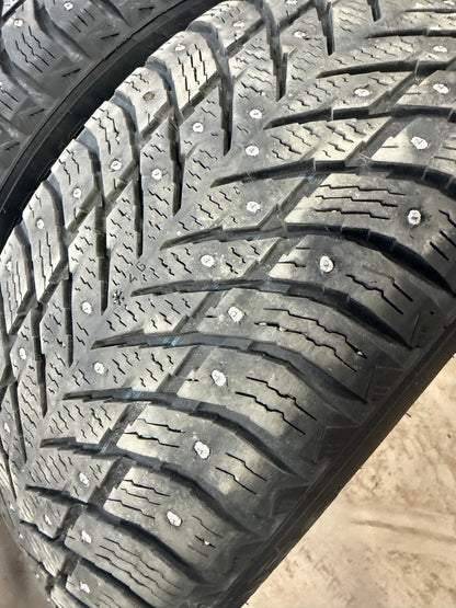 4 pneus d hiver 235/50r18 nokian a clou en très bon état