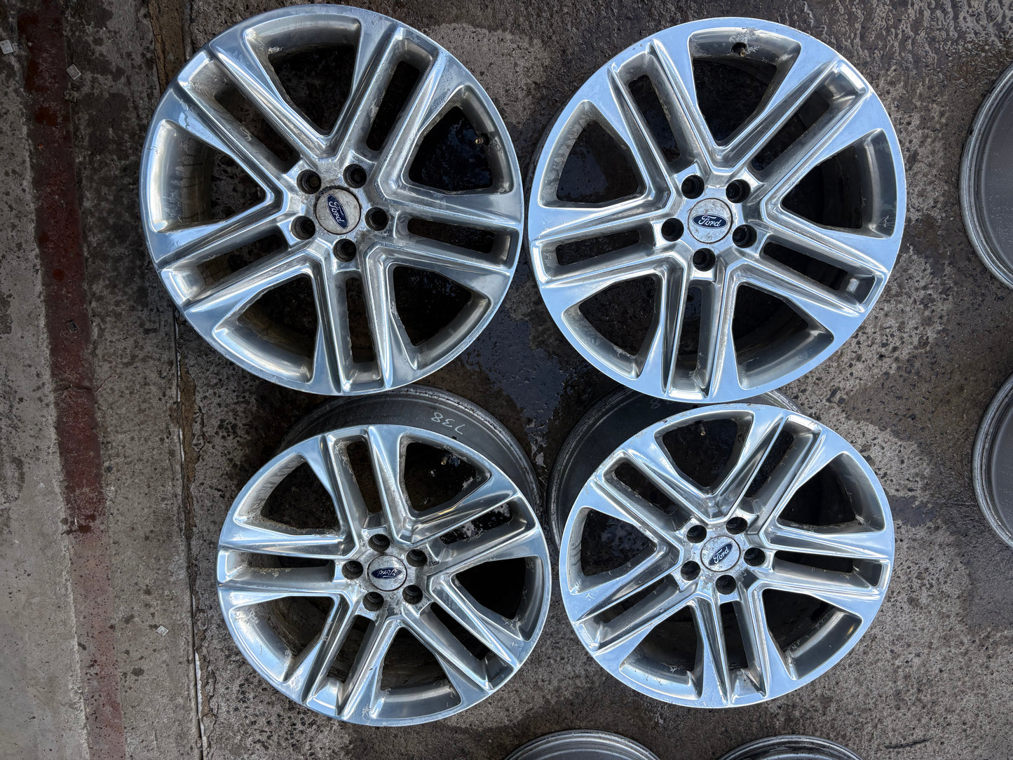 4 mags ford 20 pouces 5x114.3 avec valves tpms